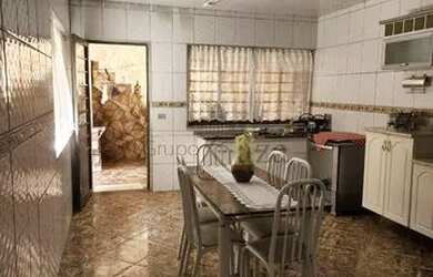 Imagem 4: Casa para aluguel e venda possui 140 metros quadrados com 4 quartos