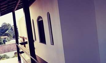 Imagem 2: Casa Espaçosa em Itapuã com 4 Quartos 1 Suíte, 2 Salas, 4 Varandas , Garagem para 2 carros