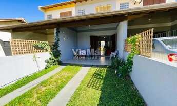 Imagem 1: Sobrado para venda possui 80 metros quadrados com 2 quartos em Centro - Imbé - RS