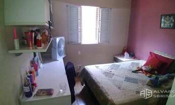 Imagem 4: Casa no centro da cidade, com sala, 3 dormitórios, sendo um com armário embutido, banheiro