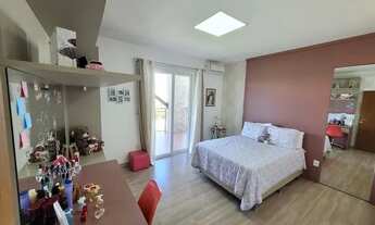 Imagem 2: Linda casa duplex com 408m², 4 amplas suítes e varanda gourmet em condomínio de alto padrã