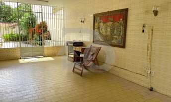 Imagem 2: Casa Localizada no Bairro Santo Antônio com 5 Quartos, 2 Banheiros e Garagem - 448m²