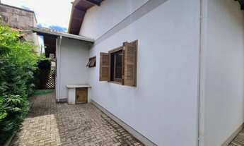 Imagem 5: Casa charmosa e aconchegante no centro de Sombrio, com três quartos