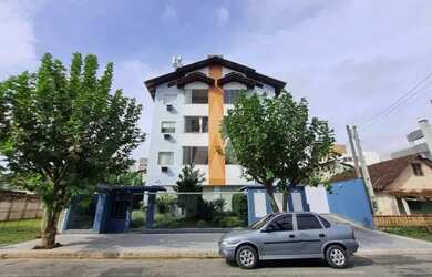 Imagem 2: Apartamento semimobiliado com 2 quartos sendo 1 suite, sacada com churrasqueira no bairro