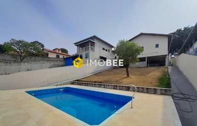 Imagem 4: CASA PADRÃO COM 3 QUARTOS, 3 SUÍTES E LOTE COM 750 METROS, À VENDA NO BAIRRO TREVO