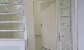 Imagem 2: Aluga-se kitinet no centenário, 1 quarto, cozinha/lavanderia e banheiro. 1 pessoa s/ pets