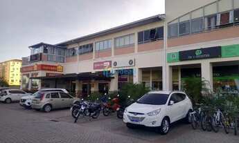 Imagem 4: Loja em shopping movimentado, com mezanino