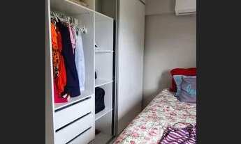 Imagem 4: Apartamento com 2 Quartos (sendo 1 suíte) e Varanda no Centro de Lauro de Freitas