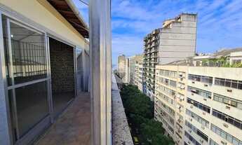 Imagem 2: Ótima cobertura com 2 quartos varanda e terraço no posto 4 de Copacabana