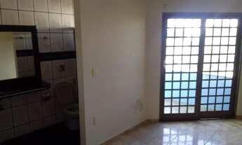 Imagem 2: Excelente casa estilo sobrado no bairro Marta Helena com 07 quartos, 02 suítes e piscina