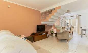 Imagem 2: Sobrado com 3 dormitórios e 2 vagas de garagem no bairro Novo Mundo