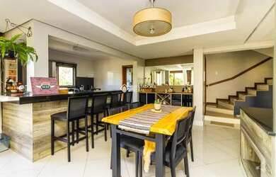 Imagem 4: Casa de condomínio para venda tem 243 metros quadrados com 3 quartos