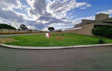 Imagem 3: Terreno de esquina a venda, 560 m2, parte alta do condomínio, plaino, face sombra