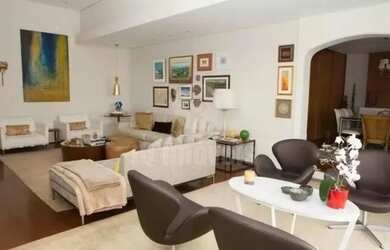 Imagem 2: Cobertura duplex em rua arborizada