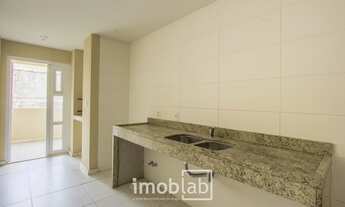 Imagem 4: Apartartamento amplo com churrasqueira e lareira. Localização central