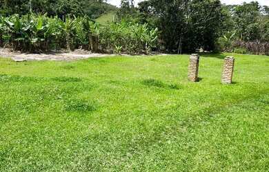 Imagem 2: LP - Vendo terreno próximo à cachoeira