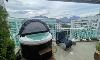 Imagem 1: Quatro Paredes vende - Excelente cobertura linear no complexo da Península localizado na B