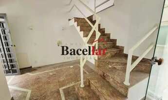 Imagem 6: Casa duplex, 02 quartos, suíte, jardim de inverno, reformada, sala gigante, excelente loca