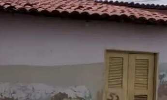 Imagem: Casa com 5 cômodo e terreno para construir