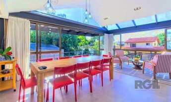 Imagem: Casa de 380m², bairro Guarujá