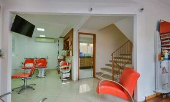 Imagem 2: Excelente sobrado a venda com 212 m², com 3 quartos sendo 2 suítes, no Uberaba - Curitiba