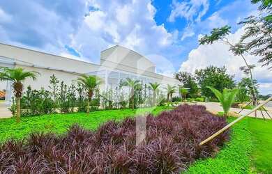 Imagem 3: Uma mansão térrea com curvas que são puro encanto e vista deslumbrante para o pôr do sol à