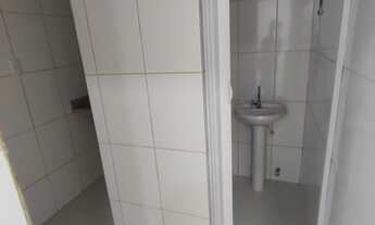 Imagem 5: Loja e sobreloja com portas de aço e portas em blindex, no centro de Macaé