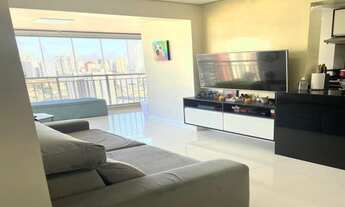 Imagem 7: Lindo Apartamento com Sacada, sala para 2 ambientes, 2 dormitórios sendo 1 suíte e 2 vagas