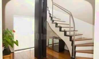 Imagem 7: Cobertura duplex em rua arborizada