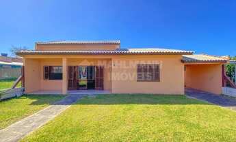 Imagem 2: Excelente casa no centro de Balneário Pinhal com 2 suítes e piscina