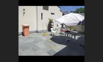 Imagem 2: Casa de fundo em Guarujá