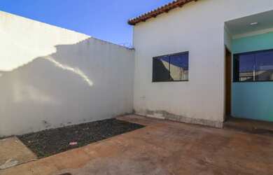 Imagem 2: Casa para venda possui 55 metros quadrados com 2 quartos em São Jorge - Uberlândia - MG