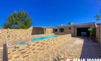 Imagem 2: Casa em alvenaria com 3 dormitórios e piscina na praia de Quintão