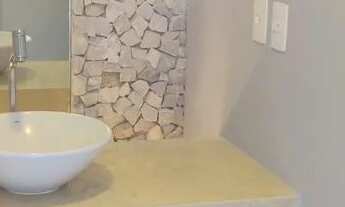 Imagem 2: Vendo ou Alugo Casa no Eco Village I com 3 suítes, 280m² de construção e piscina