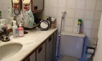 Imagem 3: Casa estilo colonial.<br><br><br>1 piso : Sala ampla,piso pedra , banhei