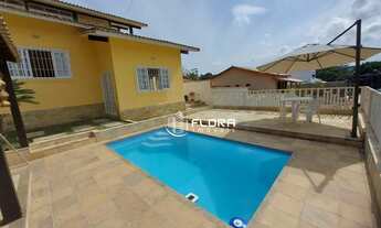 Imagem: Casa com 4 quartos, sendo 4 suites, área