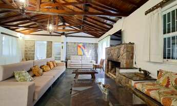 Imagem 7: Casa ampla com piscina, possuindo 4 dormitórios, localizada em Itaara