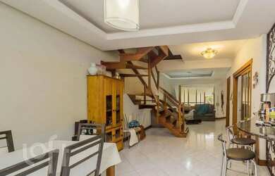 Imagem 3: Casa à venda em Ipanema com 222 m², 3 quartos, 1 suíte, 2 vagas