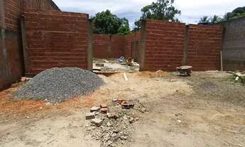 Imagem: Terreno com obra em andamento - base p/