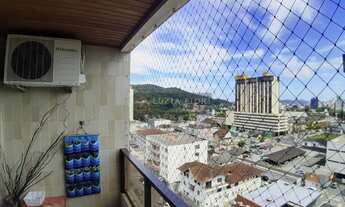Imagem 2: Centro - Amplo Apartamento, andar alto, com uma excelente vista panorâmica, com móv