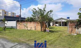 Imagem: Casa com espaço de terreno em Gaivotas