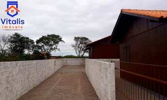 Imagem 6: Duas casas recém construídas localizada em Imbituba, situada no bairro Sambaqui