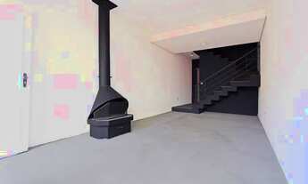 Imagem 6: Excelente casa em condomínio em ótima localização no bairro, possui 3 dormitórios sendo um