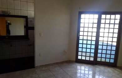 Imagem 7: Excelente casa estilo sobrado no bairro Marta Helena com 07 quartos, 02 suítes e piscina