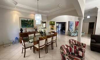 Imagem 3: Casa térrea à venda no condomínio Alphaville Campinas, sala ampla para 3 ambientes, lavabo