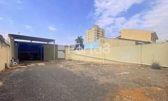 Imagem 3: Terreno Amplo com Construção no Vetorazzo - Ideal para Morar, Investir ou Empreender