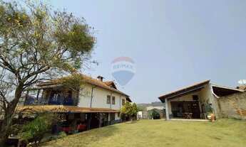 Imagem 2: Residência de Alto Padrão em Lambari - 6 Dormitórios, 2 suítes e área gourmet