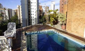 Imagem 4: Cobertura espaçosa em rua tranquila e arborizada