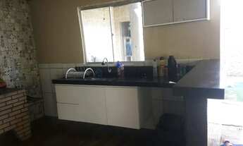 Imagem 4: Casa com piscina atrás do Aeroporto