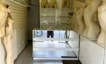 Imagem: Loja montada para venda de roupas no Centro!